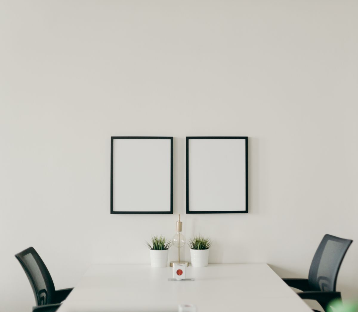 ワイヤレス充電デスクマットおすすめ比較｜充電出力・サイズで選ぶ人気4選