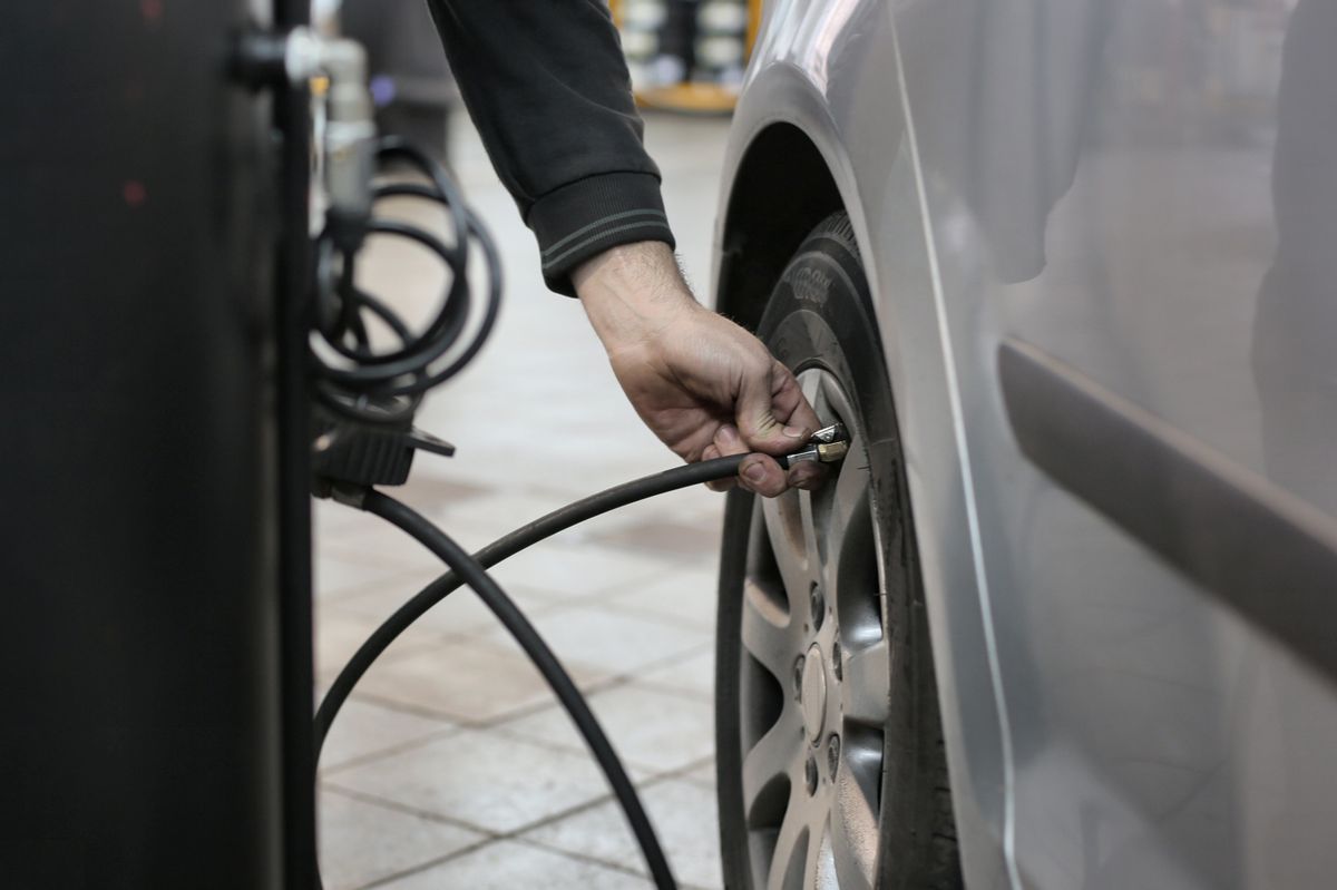 タイヤ空気圧センサー（TPMS）おすすめ比較｜電源方式・連携機能で選ぶ人気4選
